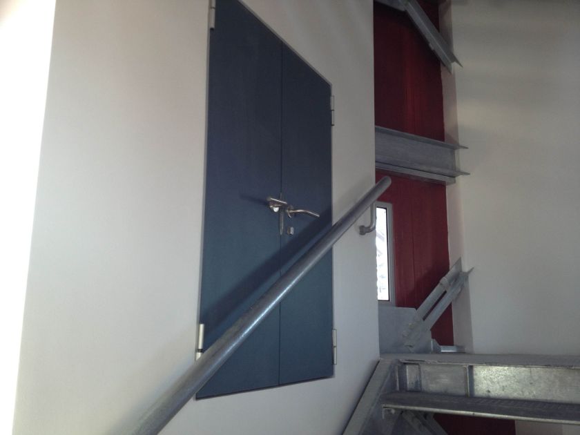 BarandaPuertaAeropuertoCalama